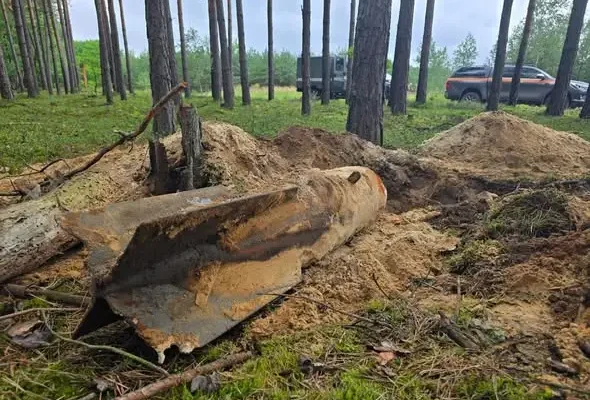 Trzy bomby lotnicze z II wojny światowej znalezione w lasach pod Opocznem