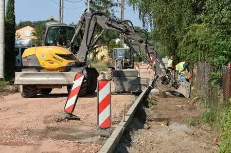 Trwa rozbudowa ul. Łąkowej w Opocznie – postęp prac na drodze gminnej