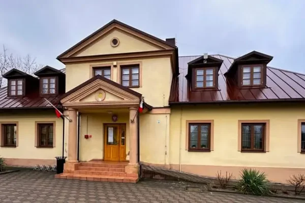 Utrudnienia na DW 726: zamknięty przejazd kolejowy w Ogonowicach
