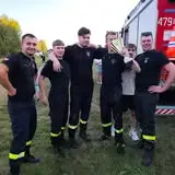 Młodzieżowa Drużyna Pożarnicza z Opoczna montuje czujki dymu i czadu
