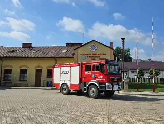 Pożar pola w Parczowie – strażacy w akcji
