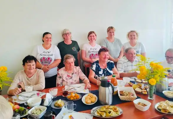 Niedziela ze smakiem – seniorzy z Małych Końskich spotkali się w świetlicy