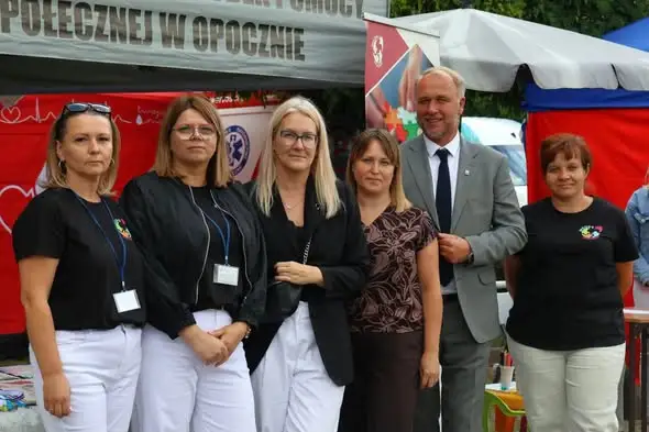 Powiatowy Piknik Zdrowia w Opocznie: seniorzy zadbali o kondycję i wiedzę