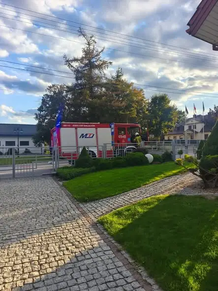 Usunięcie gniazda owadów w Białaczowie – interwencja OSP i JRG Opoczno