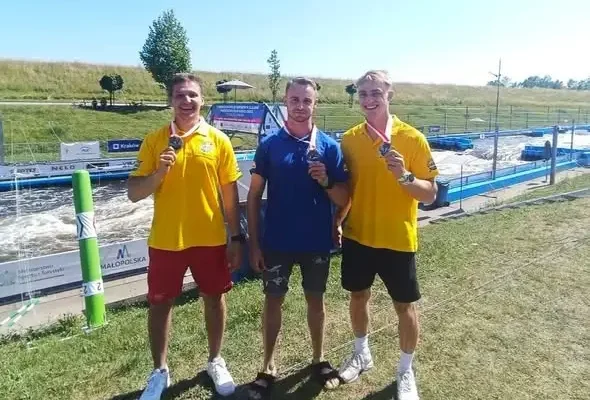 Sukcesy kajakarzy LKK Drzewica na mistrzostwach Polski