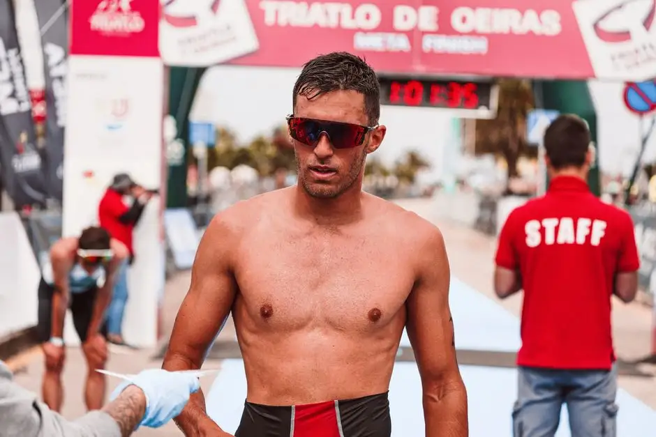 Policjant z Opoczna wicemistrzem Służb Mundurowych w triathlonie