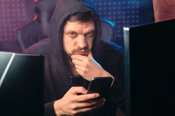Uwaga na fałszywe SMS-y o zaległych opłatach parkingowych – CERT Polska ostrzega