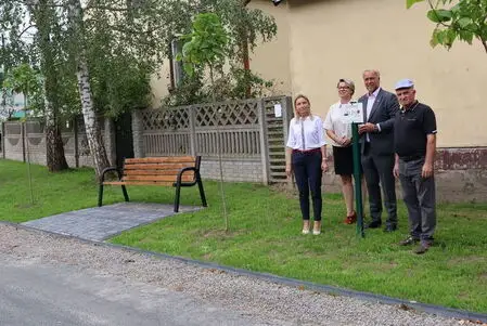 Nowy zielony skwer w Dzielnej – inwestycja w ramach programu „Łódzkie dla wsi”