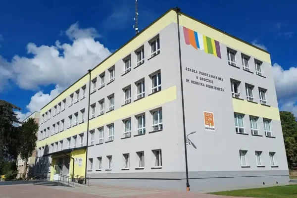 Światowy Dzień Kropki w ZSS nr 3 w Opocznie – biblioteka zaprasza na zabawy
