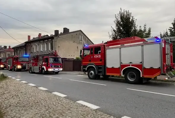 Zadymienie w kamienicy przy ul. Janasa w Opocznie – interwencja straży pożarnej