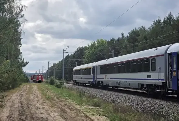 Akcja ratunkowa na torach w Kamieńcu: strażacy pomogli pasażerom pociągu