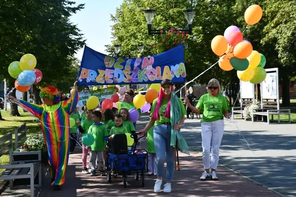 Dzień Przedszkolaka 2026 w Opocznie – barwny marsz i wspólna zabawa