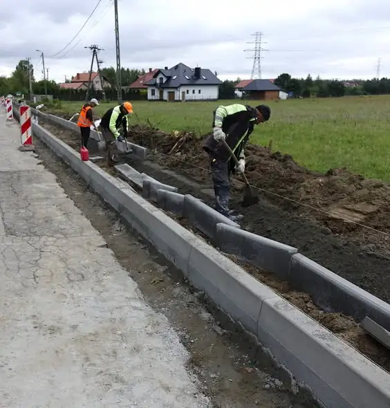 Drzewica: ruszyła przebudowa drogi powiatowej do Dąbrówki