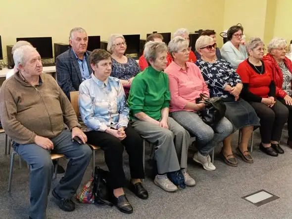 Seniorzy z Drzewicy uczyli się, jak nie dać się oszukać w sieci