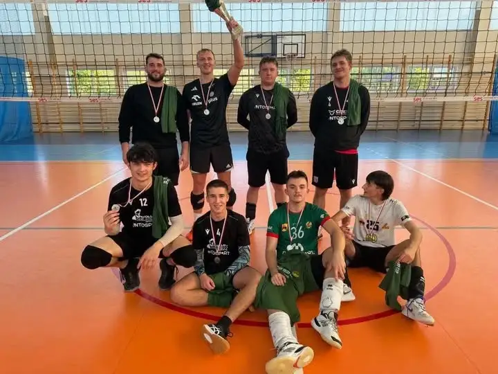 Siatkarze MKS Volley Żelazny Opoczno na podium turnieju w Wolanowie