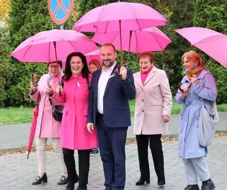 Marsz Różowej Wstążeczki w Opocznie – mieszkańcy połączyli siły w walce z rakiem piersi