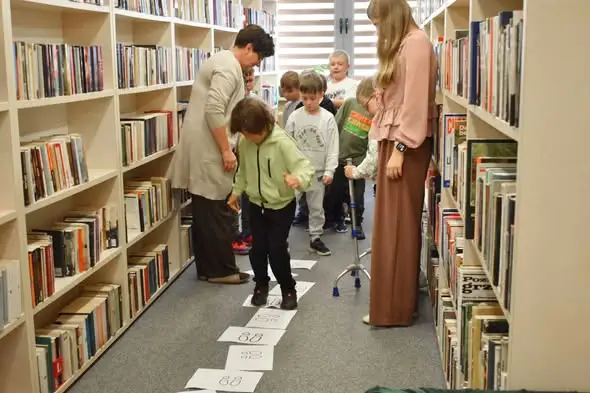 Dzień Chłopaka w bibliotece w Drzewicy – superbohaterowie wśród książek