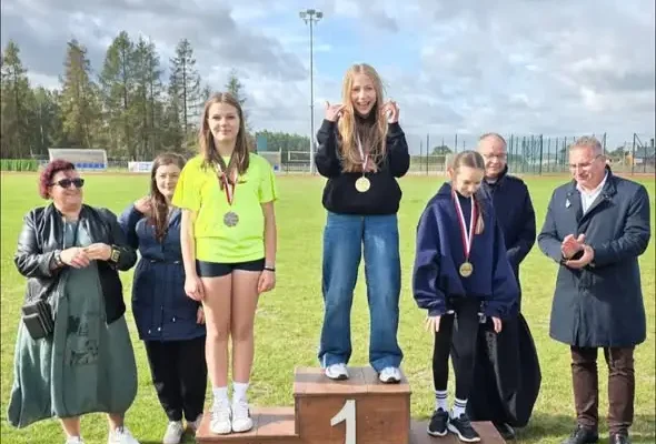 Młodzi sportowcy z gminy Mniszków nagrodzeni w XVI Memoriale ks. Grzegorza Opalskiego