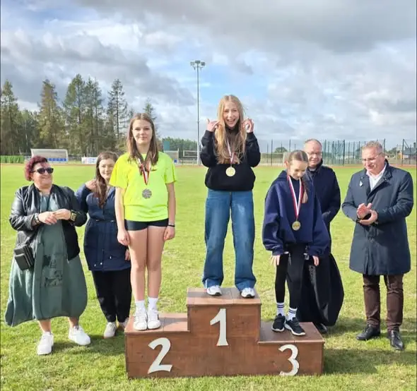 Młodzi sportowcy z gminy Mniszków nagrodzeni w XVI Memoriale ks. Grzegorza Opalskiego