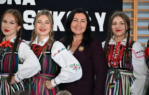 Opoczno: Liceum Żeromskiego świętowało dzień patrona i ślubowanie pierwszoklasistów